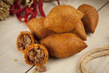 Ramazan yemek icli köfte (köfte) falafel dolması