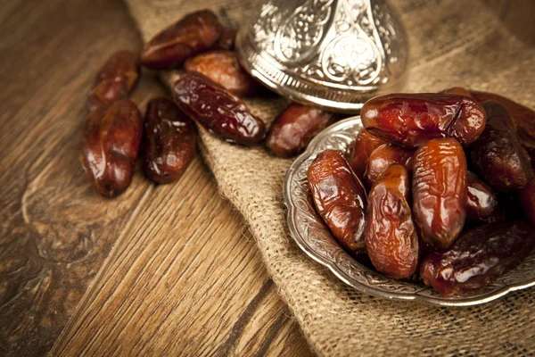 Frutas secas de palma datilera o kurma, comida de ramadán (ramazán) —  Fotos de Stock