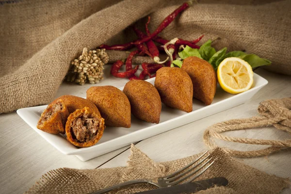 Turco Ramadã Alimentos recheados icli kofte (almôndega) falafel — Fotografia de Stock