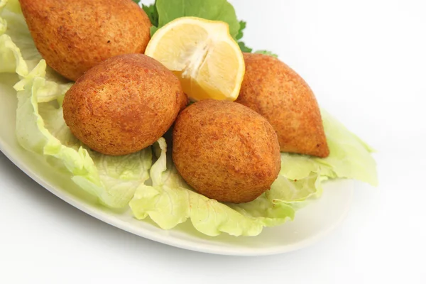 Turkse schotel gevulde gehaktbal met Bulgur (icli kofte ) — Stockfoto