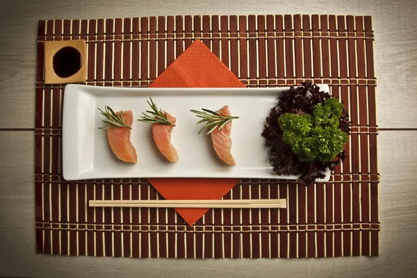 Assiette concept Sushi Lakerda au saumon — Photo