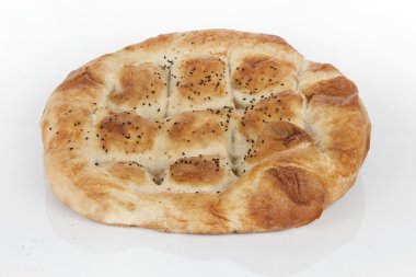 Beyaz arka plan Türk Ramazan ekmek pide - Ramazan Pidesi izole