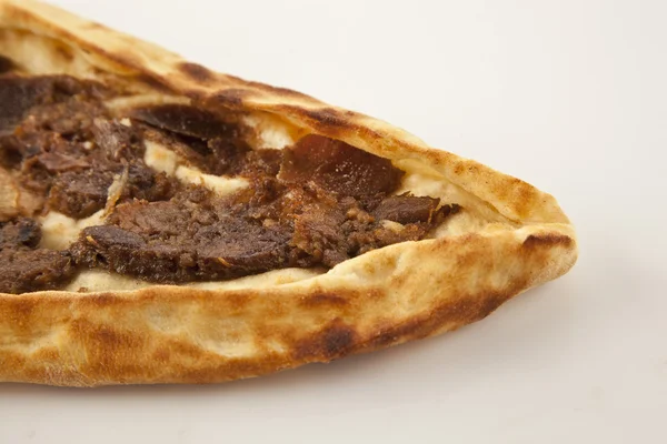 Τουρκική παραδοσιακή βοείου κρέατος ζήτησε νέα απομονωμένη με λευκό φόντο — Φωτογραφία Αρχείου