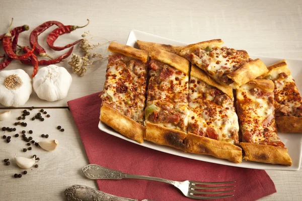 Turkish traditional beef and cheese Pide — Stock Photo, Image