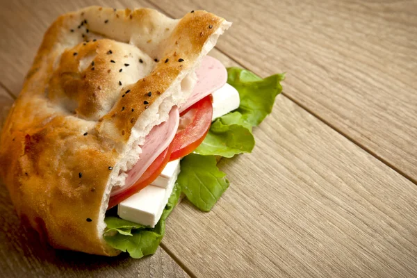 Cheese sandwich with tomato, cucumber and salad — Stock Photo, Image