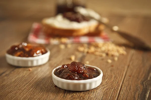 Figs and strawberry jam — Stock Photo, Image