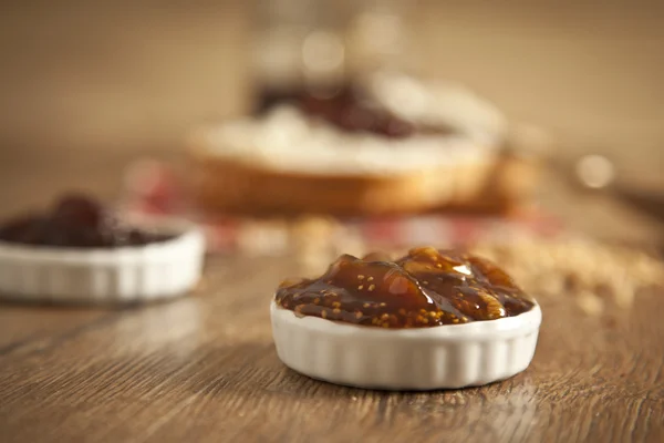 Figs and strawberry jam — Stock Photo, Image