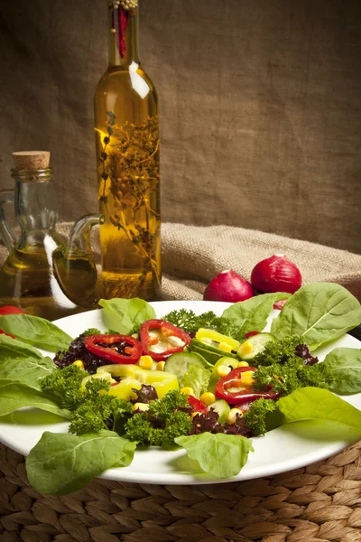 Ciotola di insalata mista — Foto Stock