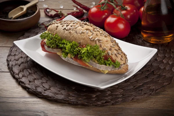 Sandwich med tyrkisk brent kjøtt (kavurma) – stockfoto