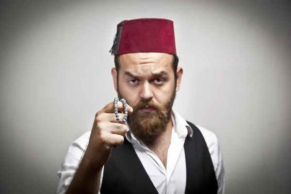 Mann mit traditionellem türkischen Hut und Kleidung kabadayi — Stockfoto