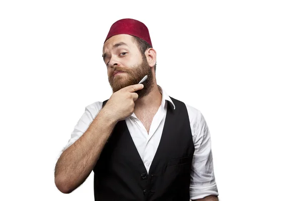 Homem de chapéu turco tradicional e vestido kabadayi penteando bigode e barba — Fotografia de Stock