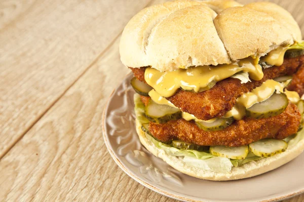 Hamburger fatto in casa con pollo — Foto Stock
