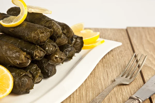 Envoltura rellena con aceite de oliva otomano, cocina turca y griega, el aperitivo más hermoso . —  Fotos de Stock