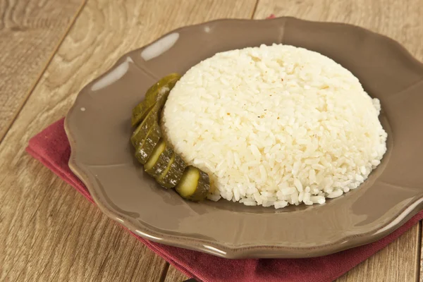 Arroz turco Pilav con pepinillo — Foto de Stock