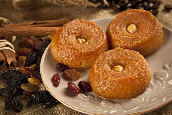 Turco Ramadã doce - Sekerpare com fundo de madeira — Fotografia de Stock