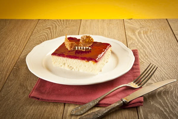 トルコの伝統的な Trilece 乳製品デザート ケーキ — ストック写真