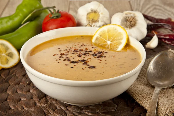 Lentil cream soup with lemon slices — Stock Photo, Image