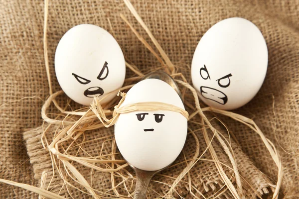 Яйца с человеческими характеристиками — стоковое фото