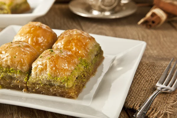 Türkisches Ramadan Dessert Baklava mit konzeptionellem Hintergrund — Stockfoto