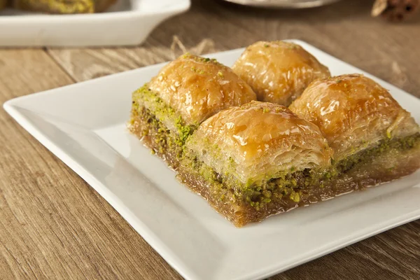 Türkisches Ramadan Dessert Baklava mit konzeptionellem Hintergrund — Stockfoto
