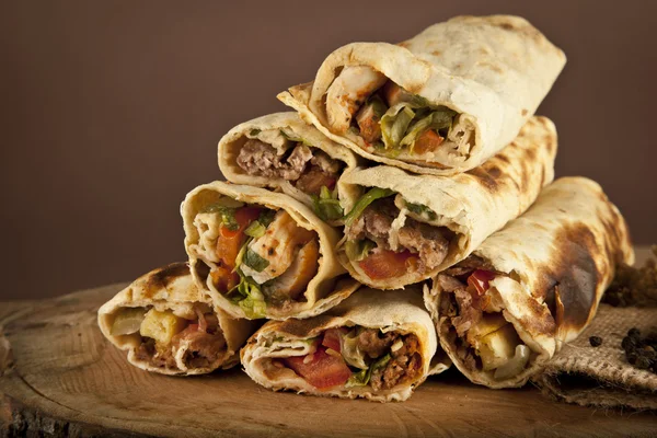 Türk shawarma durum geleneksel sish kebab şal