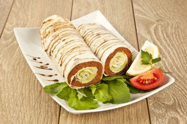 Cigi kofte Durum Shawarma török élelmiszer — Stock Fotó