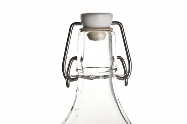 Flaska is och vatten med vit bakgrund — Stockfoto