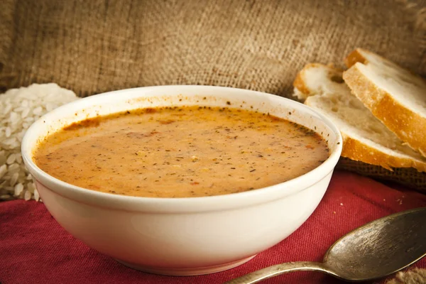 Joghurtsuppe mit Essenshintergrund türkische Suppe — Stockfoto