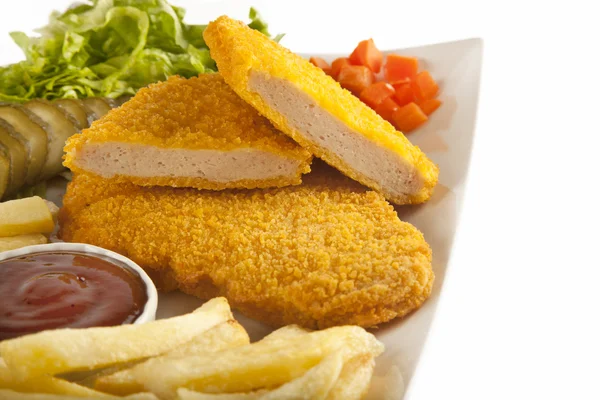 Schnitzel frito Pollo y chuleta de cerdo Papas fritas y verduras — Foto de Stock