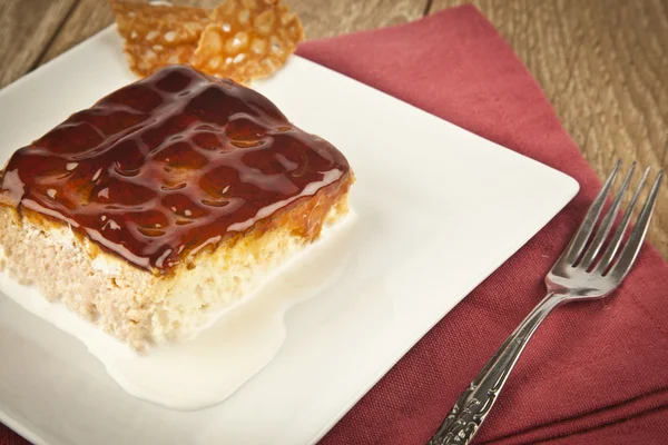 Türkischer traditioneller Trilece-Karamell-Milchkuchen — Stockfoto