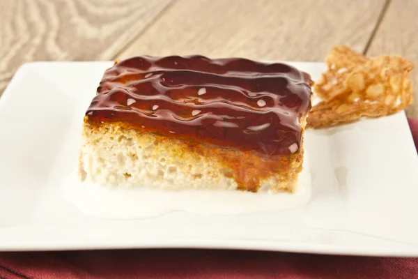 Trilece traditionnelle turque Caramel Dairy Dessert Cake — Photo