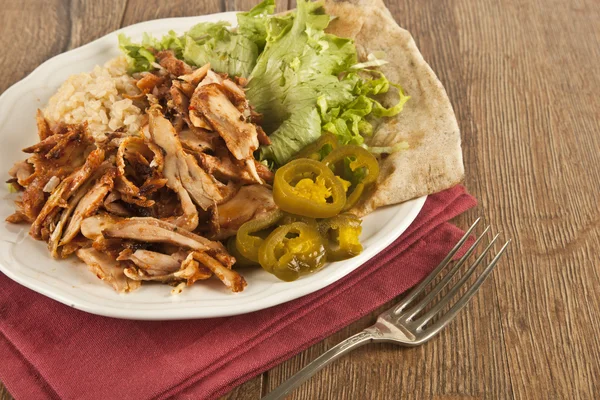 Finom török Döner kebab, grillezett csirkehús — Stock Fotó