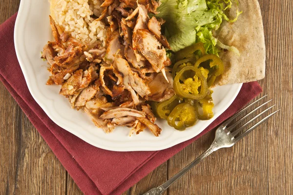 Delicioso pollo turco doner kebab carne a la parrilla — Foto de Stock