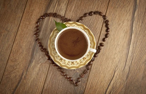 Concepto tradicional turco de taza de café y granos de café — Foto de Stock