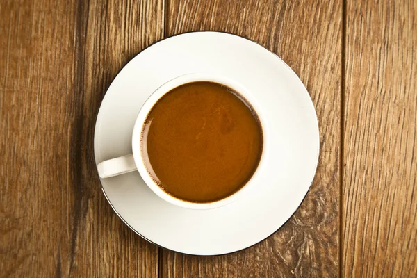Традиционная турецкая кофейная чашка и кофейная зёрна — стоковое фото