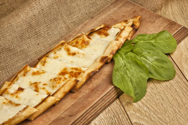 터키 전통 치즈 Pide — 스톡 사진