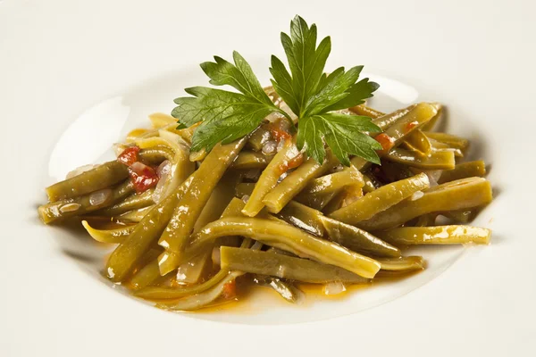 Comida tradicional turca de frijoles frescos en plato blanco — Foto de Stock