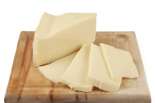 Ein traditioneller weißer griechischer Käse namens Feta und Oregano auf einem Holzteller — Stockfoto