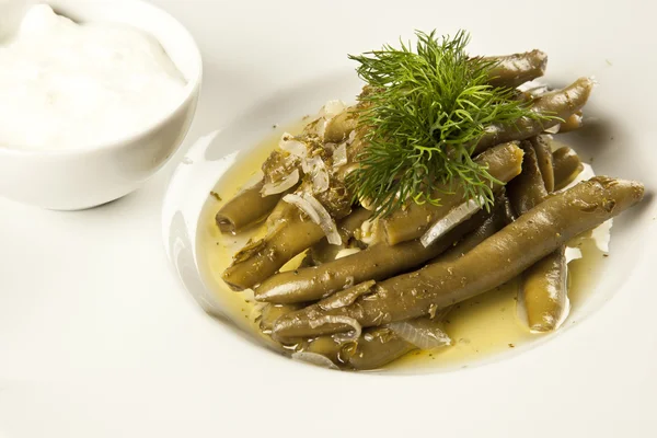 Comida tradicional turca de frijoles frescos en plato blanco — Foto de Stock