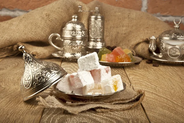 Traditionele verrukking Turkse zoete suikergoed Ramadan (ramazan) voedsel — Stockfoto