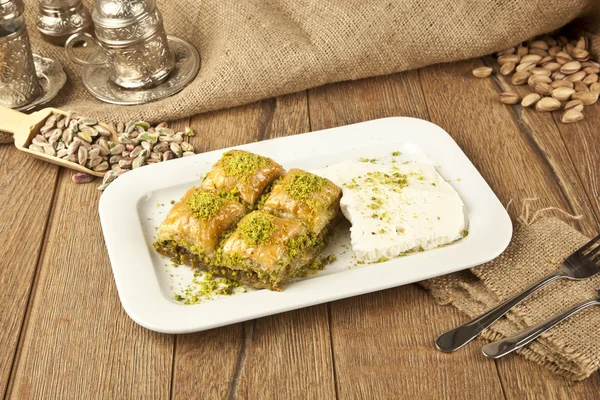 Turkish Ramadan Dessert Baklava kadayif with ice cream concept background — Stock Photo, Image