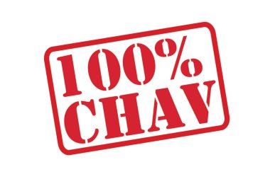 Köy zemininde ahşap masa ile Türk geleneksel işkembe çorbası