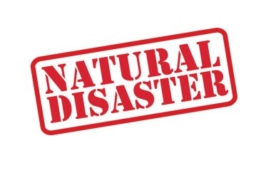 Köy zemininde ahşap masa ile Türk geleneksel işkembe çorbası