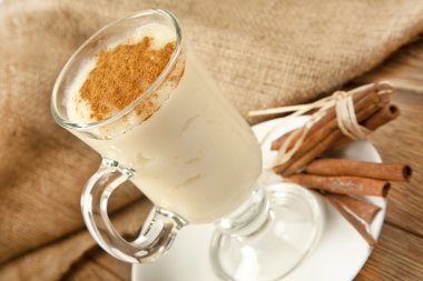 Boza veya Bosa, darı veya mısır unu geleneksel Türk tatlı yaptı