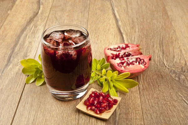 Fresh red juice cocktail with pomegranate seeds, mint and ice, selective focus — Stock Photo, Image