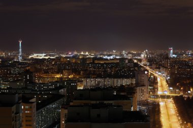 Şehir gece yükseklik megalopolis kat gökyüzü bulutlar yıldız teletower Kulesi çatı yangınları alan lambalar ufuk yaşam evleri