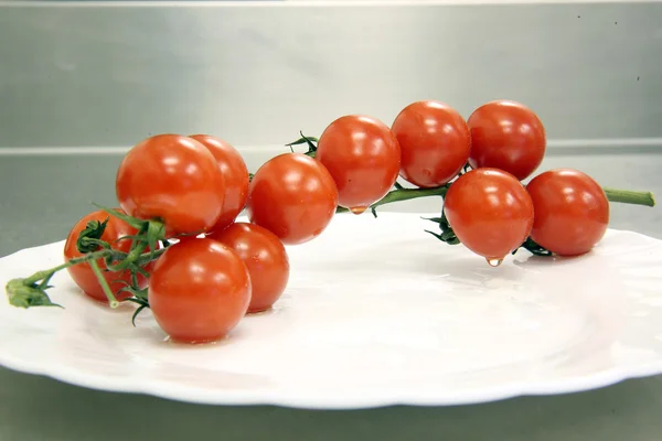 Tomates verduras cocina comedor plato de mesa plato alimentos vitaminas dieta Fotos de stock libres de derechos