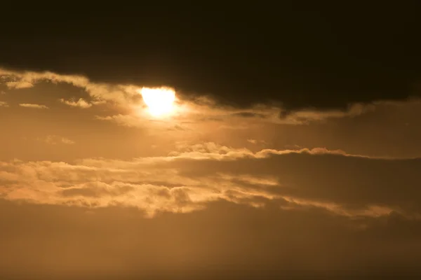 Fırtınalı gökyüzü günbatımı