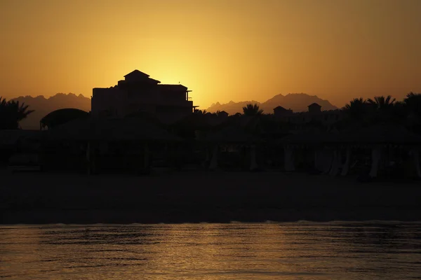 Edifício ao pôr do sol — Fotografia de Stock