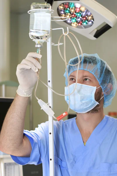 Genç anestezi uzmanı